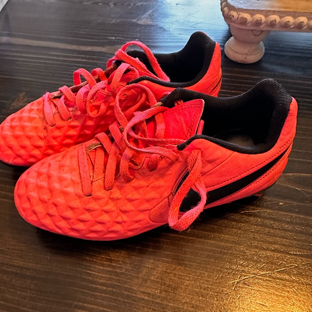 Youth 1.5 soccer cleats Nike